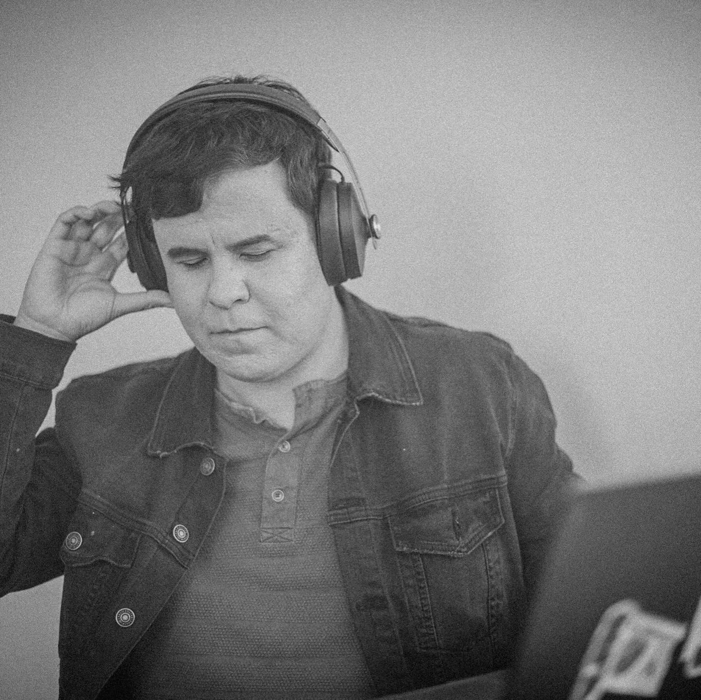 José Ignacio Cuadra Con audífonos